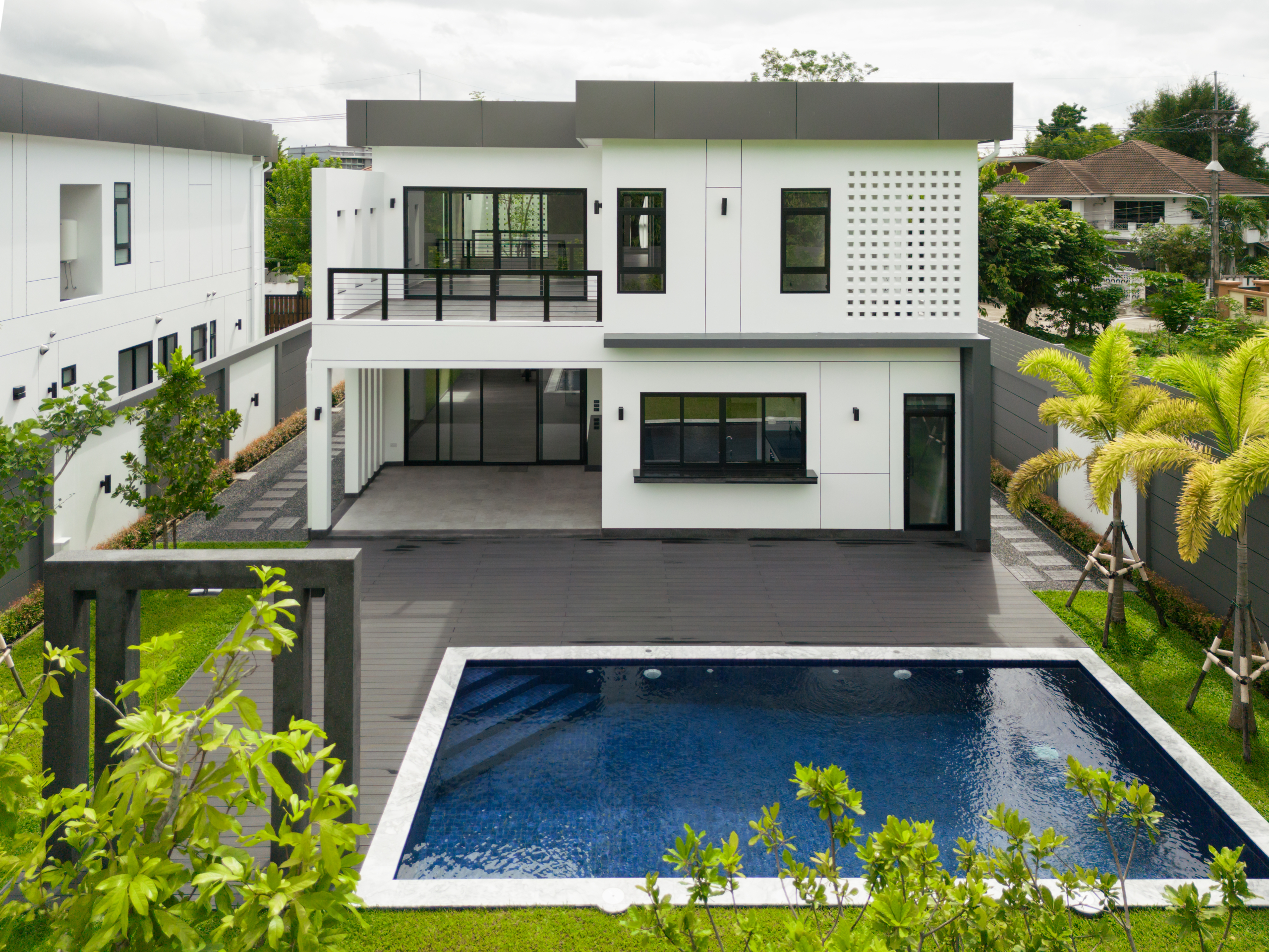 A Unfurnished _1 Pool Villa For Sales In Wang Tan